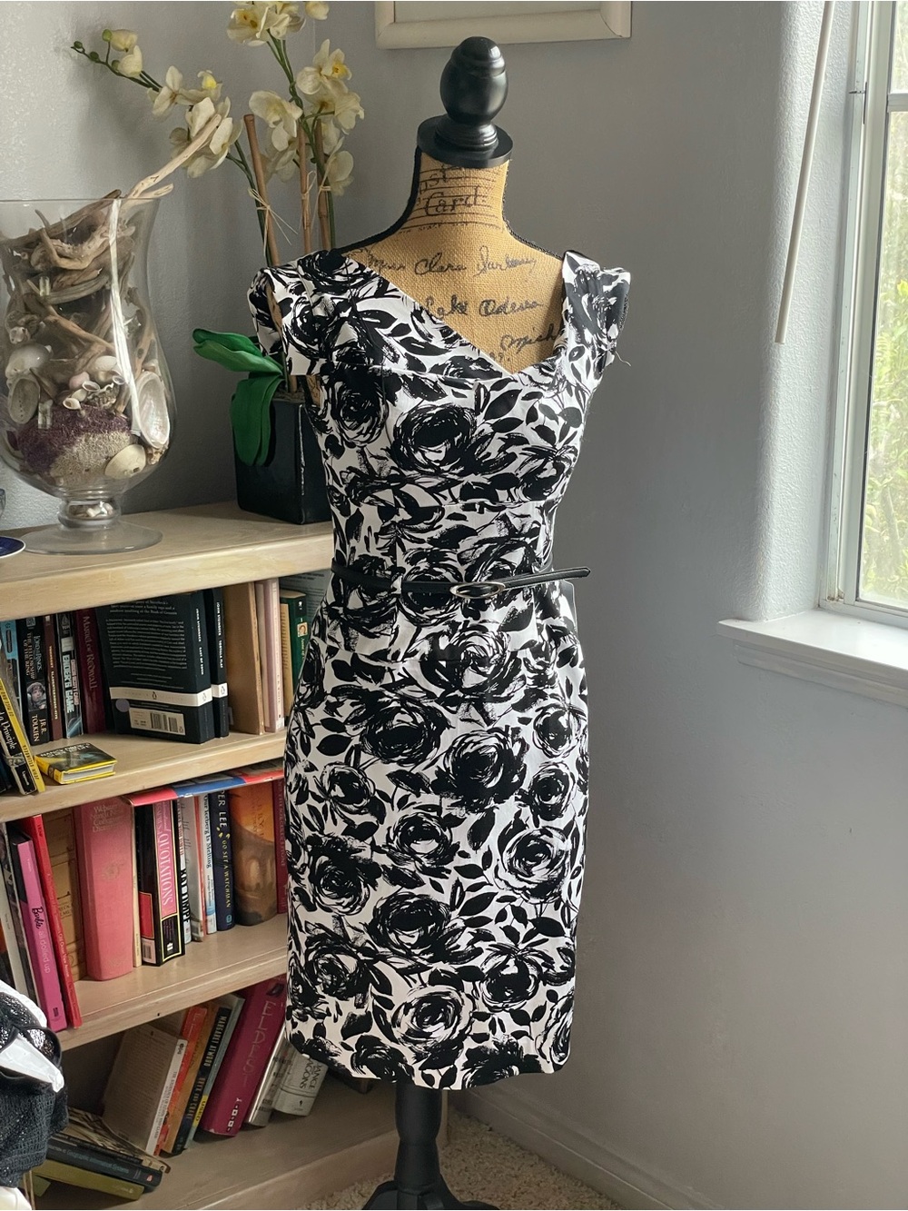 NWT Adrianna Papell Black and White Floral Sheath Midi Dress in Size 2 Petite